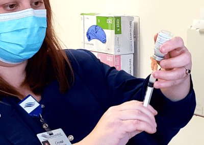 Image: Crystal Minton prepares Moderna Vaccine